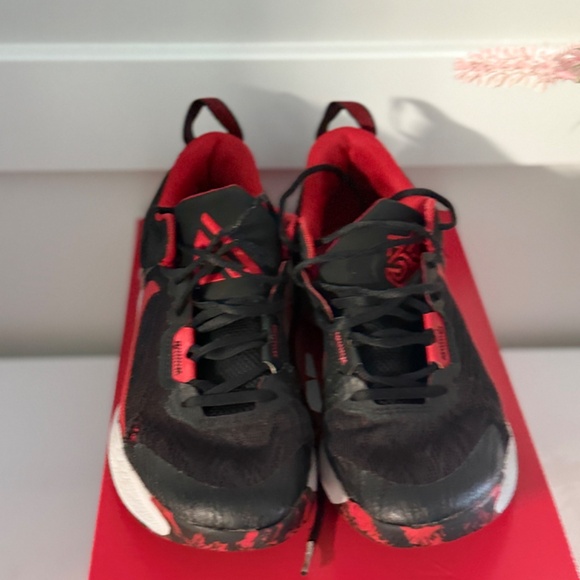 Giannis basketball shoes - Picture 3 of 4